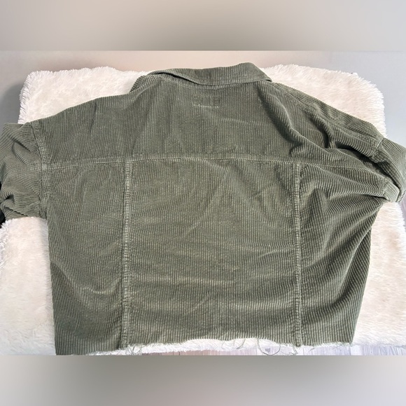 American Eagle Corduroy Cropped Raw Hem Oversized Jacket - Size Medium - Picture 2 of 5